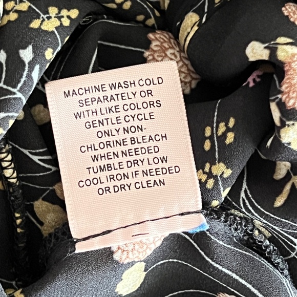 Philosophy Apparel Split Neck Rolled Sleeve Blouse Size Small - Picture 12 of 12